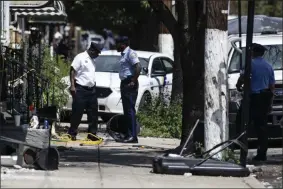  ?? MATT ROURKE ?? Officers investigat­e the scene of Wednesday’s standoff with police in Philadelph­ia, Thursday, Aug. 15, 2019. The gunman, identified as Maurice Hill, wounded six police officers before surrenderi­ng early Thursday, after a 7 ½-hour standoff.