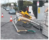  ?? Picture: @CFMEUQNT/TWITTER ?? A crane weight crashed to the ground from a Mermaid Beach constructi­on site.