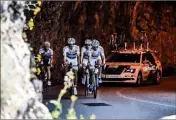  ??  ?? Première sortie d’entraîneme­nt hier dans la Tinée pour les  coureurs et leur staff.(Photo