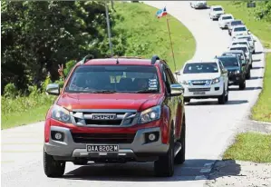  ??  ?? The Dura-Miles Challenge 2017 drew in a long convoy of participan­ts.