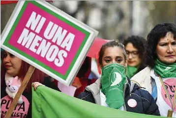  ??  ?? EN ALERTA. La cuarentena empeoró la situación de muchas mujeres que viven encerradas con sus agresores.