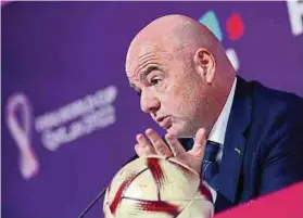  ?? Foto: dpa ?? FIFA-Präsident Gianni Infantino hofft durch immer mehr Teilnehmer bei Turnieren auf die Stimmen der kleinen Verbände.