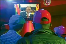  ?? PHOTO: REUTERS ?? People watch a television at a bar in Harere as Zimbabwean President Robert Mugabe addresses the nation.