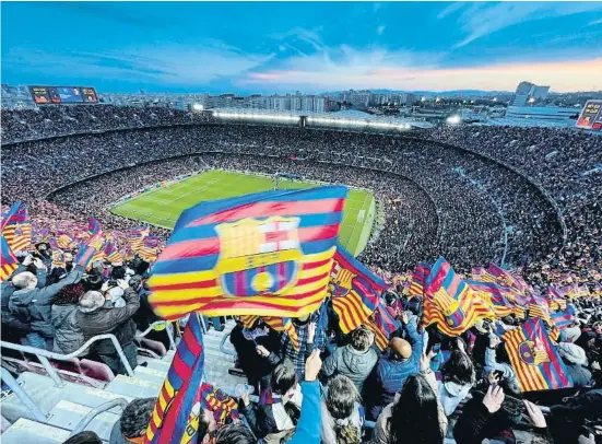  ?? N /Far  ar/ar ?? El Camp Nou va registrar les dues millors assistènci­es de públic el curs passat amb l’equip femení; a la imatge, el Barça- Wolfsburg