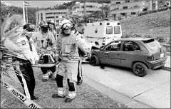  ?? Cortesía ?? • Bomberos de Cuenca realizaron un rescate de personas tras un siniestro vial registrado el pasado 16 de enero.