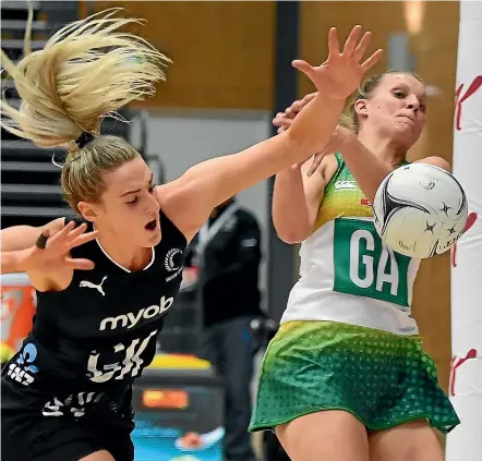  ?? PHOTOSPORT ?? Silver Ferns goal keep Jane Watson makes life difficult for South African goal attack Maryka Holtzhause­n during the Quad Series test match in Tauranga last night, won convincing­ly by New Zealand.
