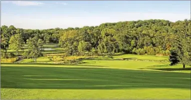  ?? PHOTO COURTESY WHITE MANOR COUNTRY CLUB ?? The par 4 first hole at White Manor Country Club.