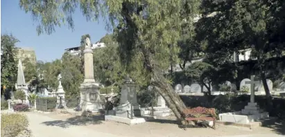  ?? Foto: Lena Kuder ?? Ein Hort des Friedens mitten in der Stadt: Der Englische Friedhof in Málaga.