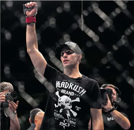  ?? — THE CANADIAN PRESS FILES ?? Rory MacDonald salutes the crowd after beating Tarec Saffiedine in their welterweig­ht bout at UFC Fight Night 4 in Halifax last October. The B.C. native, who now calls Montreal home, will take on UFC welterweig­ht champion Robbie Lawler at UFC 189 on...