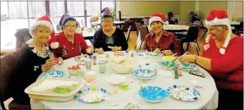  ?? Lynn Atkins/The Weekly Vista ?? Members of the Highlands Church met in Fellowship Hall to decorate cookies for the 29th Annual Cookie Walk.