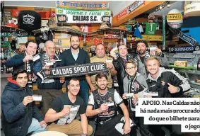  ??  ?? APOIO. Nas Caldas não há nada mais procurado do que o bilhete para o jogo