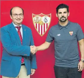  ?? FOTO: EFE ?? El presidente José Castro junto a Nolito, quien llega procedente del Manchester City