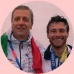  ??  ?? Ruggero Tita (col d.t. Marchesini) è nato a Rovereto il 20 marzo 1992. Partecipa a Rio 2016 nel 49er, 14° con Zucchetti. Nel 2107 passa al Nacra con Banti. Oro europeo 2017 e 2018. È atleta delle Fiamme Gialle.