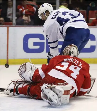  ?? DUANE BURLESON/THE ASSOCIATED PRESS ?? Nazem Kadri couldn’t beat Detroit goalie Petr Mrazek on a breakaway as the Maple Leafs’ scoring struggles continued.