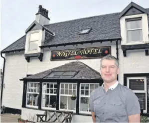  ?? 20_c08argyllh­otel01 ?? Nick Fletcher outside the Argyll Hotel in Bellochant­uy.