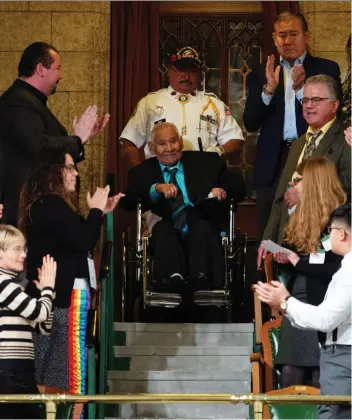  ?? ADRIAN WyLD/THE CANADIAN PRESS ?? Levi Oakes, from Akwesasne, Que., receives a standing ovation in the House of Commons following question period on Tuesday. Oakes is the last surviving Mohawk code talker.