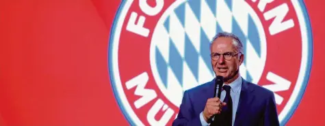  ?? Foto: dpa ?? Karl-Heinz Rummenigge hat einen Bericht des Spiegel zurück gewiesen, laut dem der FC Bayern mit dem Gedanken gespielt habe, die Bundesliga zu verlassen.