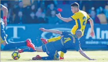  ??  ?? REGALO. Mateo García logró el gol tras el error de entendimie­nto entre Cifuentes y Villanueva.