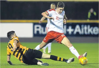  ?? Pictures: SNS Group. ?? Raith Rovers’ Dario Zanatta evades a challenge from Ross Stewart.