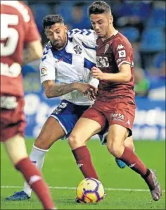  ??  ?? DISPUTADO. Tenerife y Córdoba ofrecieron un partido muy parejo.