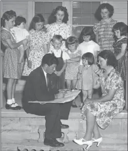  ??  ?? TAKING NAMES: In this file photo provided by the National Archives at College Park, an enumerator interviews a woman for the 1940 Census. The 1940 U. S. Census plus the 1915 and 1925 New York Censuses will be searchable online by family name, without...