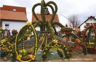  ??  ?? Easter fountain in Bieberbach.