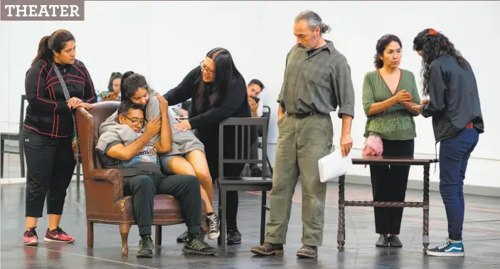  ?? Nicole Perez / Cherry Pink Production­s ?? Cast members from San Jose Chicano theater company Teatro Visión rehearse a scene from “Departera,” which originated in a story circle.