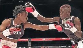  ?? /GALLO IMAGES / DAN EDWARDS ?? Smangele Hadebe, left, exchanges the leather with Ellen ‘Tigress’ Simwaka during the Africa Rising boxing event at the Portuguese Hall in May.