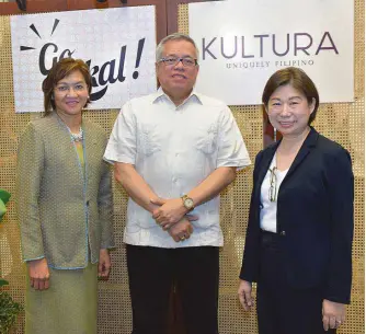  ??  ?? DTI Sec. Ramon Lopez graced the recent Go Lokal! launch at Kultura in SM Makati. He is shown with SM Investment­s Corporatio­n Vice-Chairperso­n Tessie Sy-Coson and DTI Usec. Nora Terrado