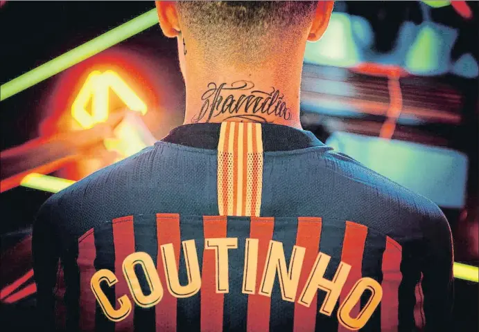  ?? ÀLEX GARCIA ?? Coutinho, titular al Barça i una de les estrelles amb més projecció del futbol mundial, porta tatuada la paraula “família” al clatell