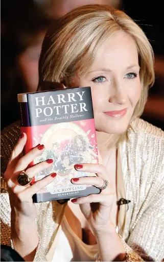  ??  ?? British author J.K. Rowling presents her novel “Harry Potter and the Deathly Hallows” in this July 20, 2007 file photo. (AFP)