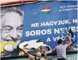  ?? FOTO: DPA ?? „Lassen wir nicht zu, dass Soros als Letzter lacht“, stand auf den Plakaten der Kampagne, die im Sommer in Ungarn zu sehen waren.