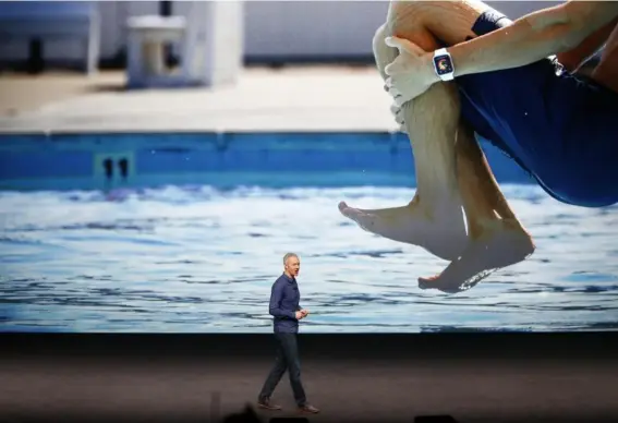  ??  ?? Apple Inc. COO Jeff Williams discusses the Apple Watch Series 2 during a media event in San Francisco (Reuters)