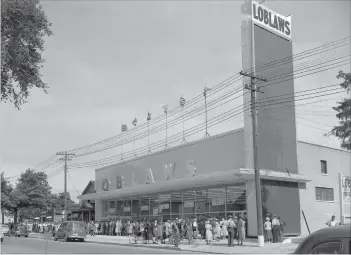  ?? SPECIAL TO THE ST. CATHARINES STANDARD ?? Our old photo this week shows the Loblaws on opening day in 1951, with a large crowd of eager shoppers lining Church Street all the way to Niagara Street.