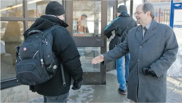  ?? PHIL CARPENTER/ THE GAZETTE ?? Quebec Liberal Party candidate for Jacques-Cartier, Geoffrey Kelley was out to meet voters at the Valois train station in Pointe Claire on Tuesday.