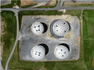  ?? Reuters ?? Imagem de drone das instalaçõe­s da Colonial Pipeline, em Woodbine, Maryland