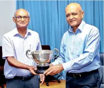  ?? ?? Captains of the two sides – Kamal Weerapperu­ma (left) of S. Thomas’ and Hemasiri Subasinghe (right) of Royal