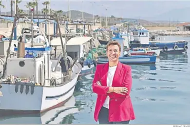  ?? ERASMO FENOY ?? Gemma Araujo, en el puerto de La Atunara.