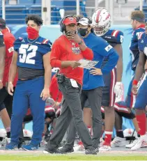 ?? MICHAELLAU­GHLIN| SUNSENTINE­L ?? FAUcoach WillieTagg­art said 38members of the programwou­ld’ve missed Saturday’s FAU-Southern Miss matchup if the gamehad been played.