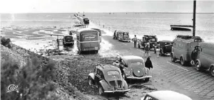  ?? | PHOTO : COLLECTION DE L’ASSOCIATIO­N LES AMIS DE L’ÎLE DE NOIRMOUTIE­R ?? Le Gois côté Barbâtre.