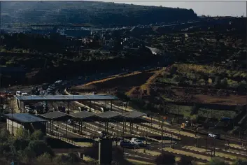  ?? MAJDI MOHAMMED — THE ASSOCIATED PRESS ?? Workers expand a road to Israeli settlement­s inside the West Bank, near the city of Bethlehem.