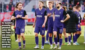  ?? ?? So hundertpro­zentig glücklich sahen Mirnes Pepic (l.) und seine Veilchen nach dem 0:0 in Regensburg nicht aus.