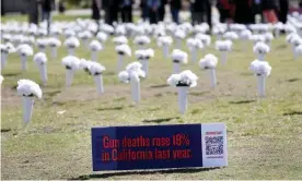  ?? Tama/Getty Images ?? An art installati­on of flowers in Exposition Park, LA honoring the 3,200 California residents killed last year due to gun violence unveiled on 19 October 2021. Photograph: Mario