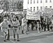  ?? Foto: Gerrit-R. Ranft ?? Eine Demonstrat­ion gegen die Nachrüstun­g am 23. Oktober 1983 in der Memminger Straße.