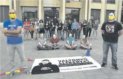  ?? MANOLO NEBOT ?? Concentrac­ión en apoyo de Valtònyc celebrada ayer por la tarde en Vila-real. Hoy habrá otra en Castellón.