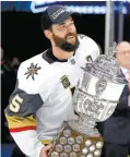  ??  ?? Deryk Engelland, de Las Vegas