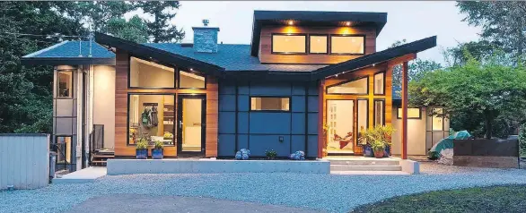  ?? LEANNA RATHKELLY ?? The massive, $575,000 renovation of an oceanside home in Ten Mile Point enhances the views over the water with large windows. The original layout oriented the house toward the forest, rather than toward the ocean. The work also gave the owners much more natural light, which was one of their priorities.