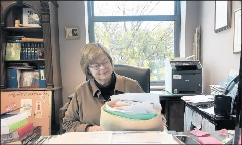  ?? JERRY DAVICH/POST-TRIBUNE ?? Porter Circuit Judge Mary Harper looks through mail from former defendants that she has saved in her courthouse office.