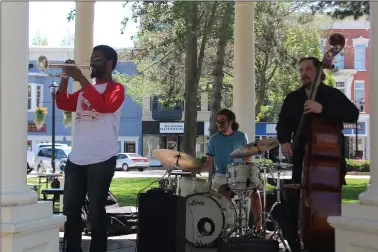  ?? LYRIC AQUINO — THE MORNING JOURNAL ?? Gems Ensemble performs June 17at Ely Square in downtown Elyria as part of the Ely Square summer concert series.