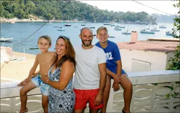  ??  ?? Pour Marie-Pierre Bernardini, ses enfants Bastien et Thomas, et son compagnon Vincent, le cabanon de l’anse Méjean est un petit paradis. (Photos Valérie Le Parc)